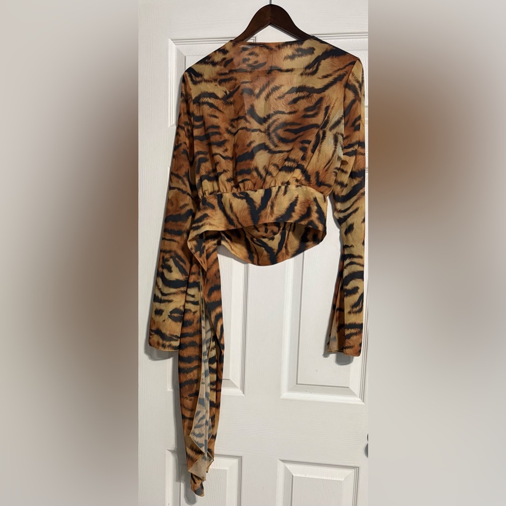 Sale‼️ Fashion Nova Tiger-Print Wrap Crop Top - Brown & Black - Picture 4 of 4